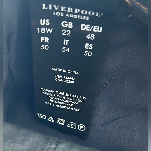 Liverpool women’s size 18 jeans w/cuff, lightweight super cute. NWT - Picture 2 of 3